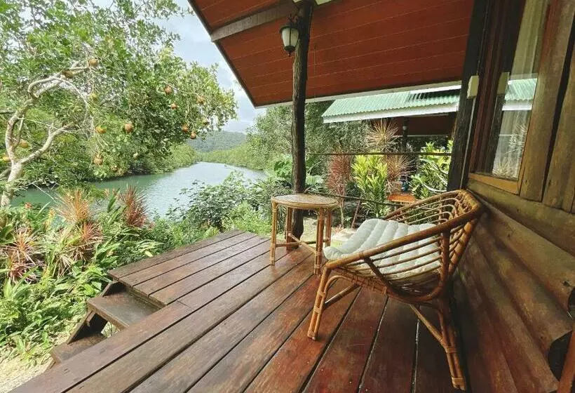 Aamiaismajoitus (B&B) Mangrove Bungalow & Restaurant