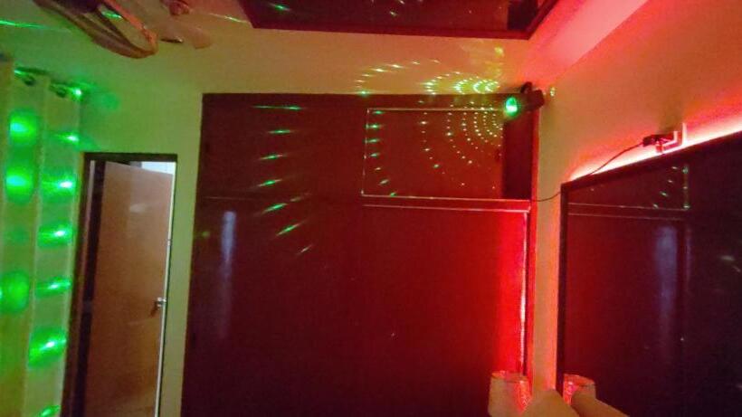 فندق Hostal Vicky