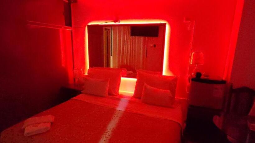 فندق Hostal Vicky