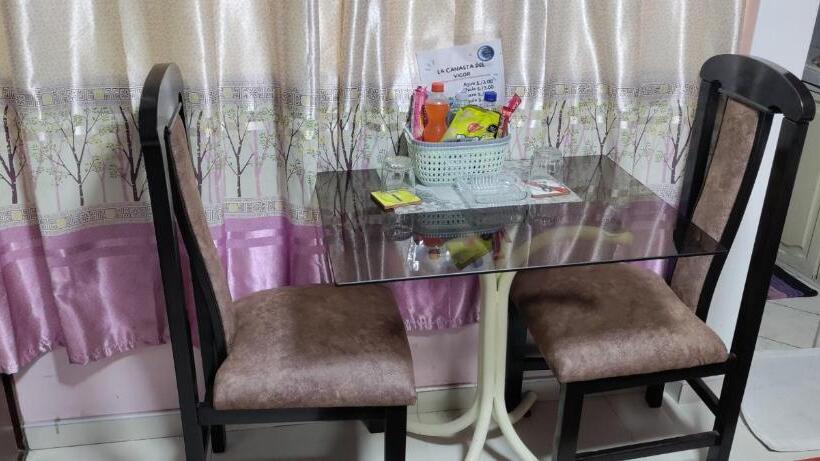 فندق Hostal Vicky