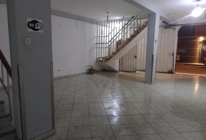 فندق Hostal Vicky