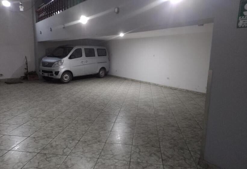 فندق Hostal Vicky