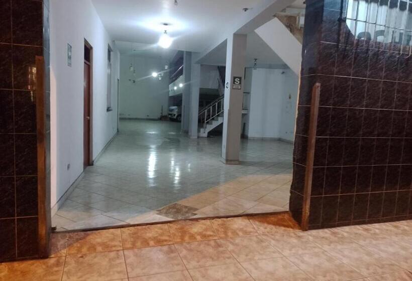 فندق Hostal Vicky