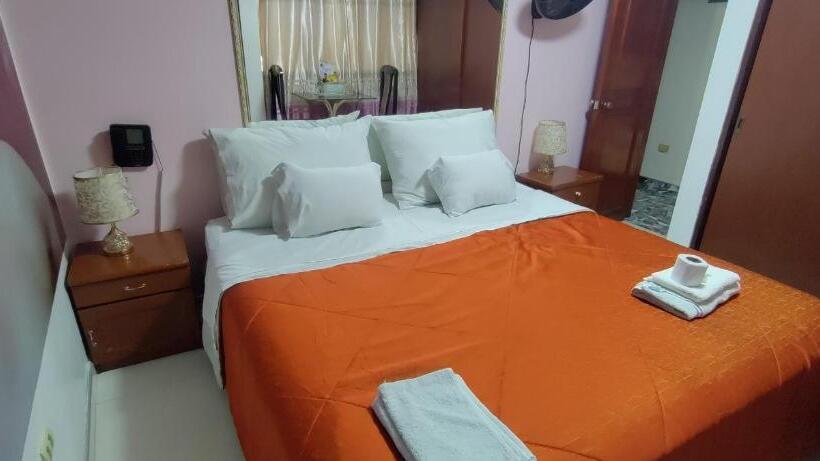 فندق Hostal Vicky