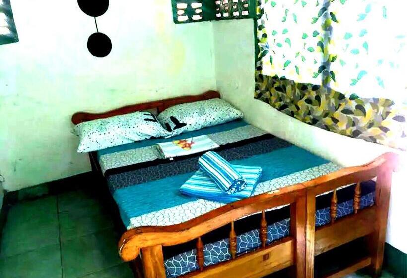 בית מלון כפרי Oyo 928 Jjs Place