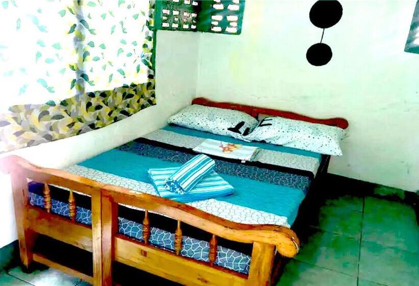 בית מלון כפרי Oyo 928 Jjs Place