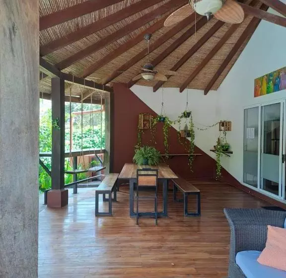 Aamiaismajoitus (B&B) Casa Mapache