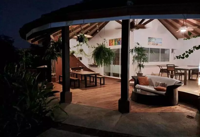 Aamiaismajoitus (B&B) Casa Mapache