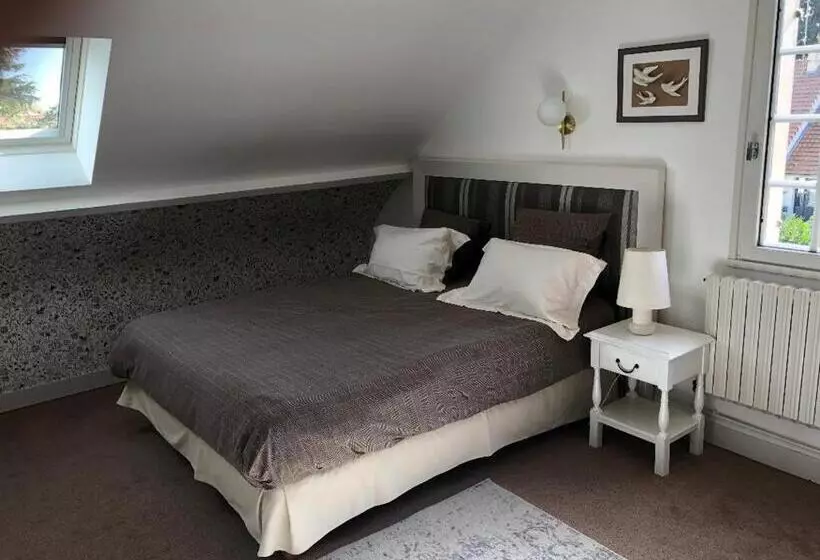 تختخواب و صبحانه Le Clos Fleuri   Chambres D Hôtes