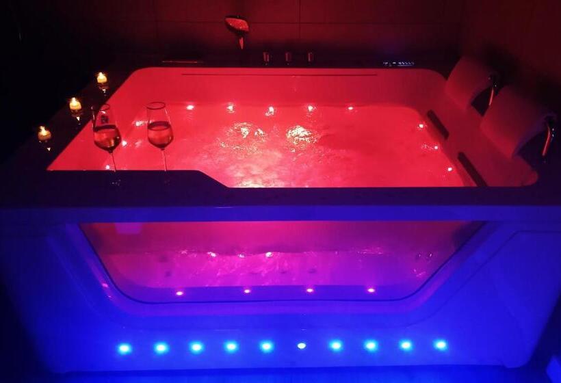 Отель La Passionnante Gîte Avec Spa Privatif