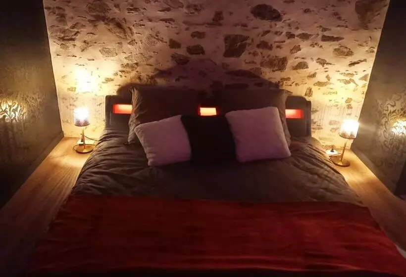 ホテル La Passionnante Gîte Avec Spa Privatif