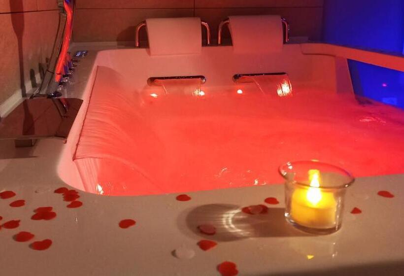 Отель La Passionnante Gîte Avec Spa Privatif