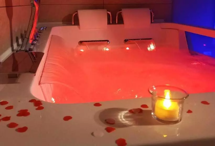 ホテル La Passionnante Gîte Avec Spa Privatif