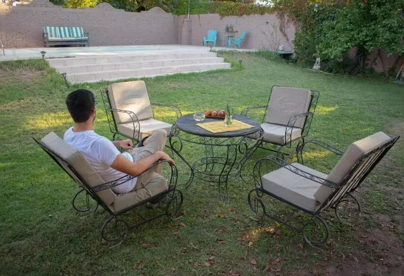 Majatalo Besares 722