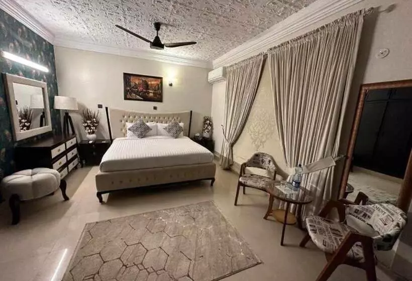 پانسیون Capital Lodges