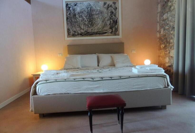 پانسیون Falcon Country Suite