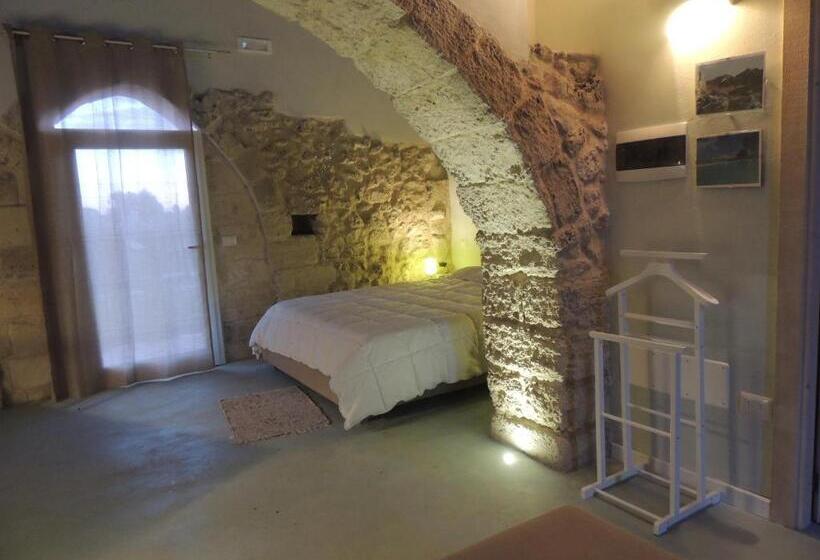 پانسیون Falcon Country Suite