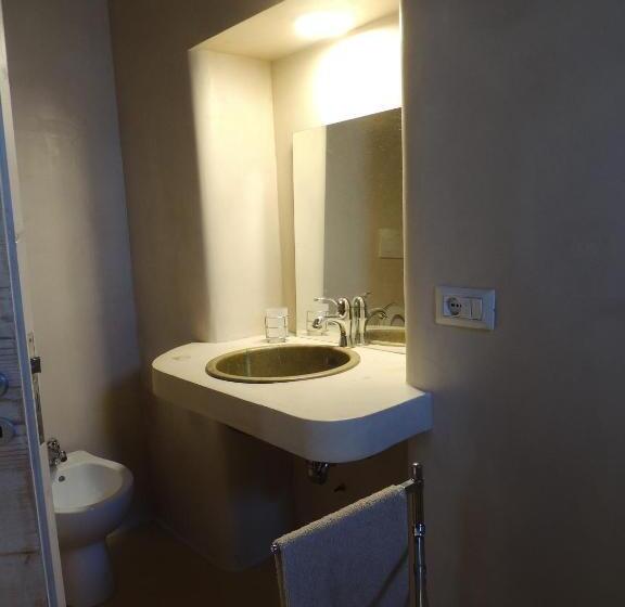 پانسیون Falcon Country Suite