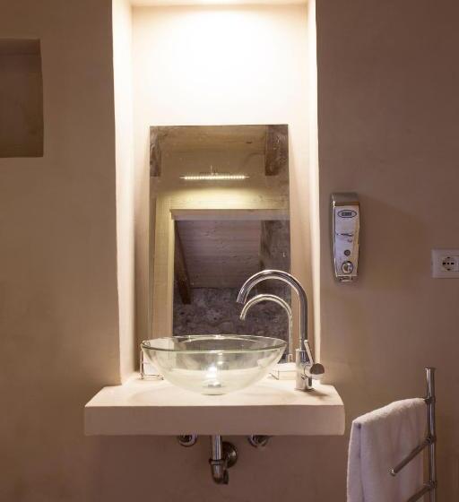 پانسیون Falcon Country Suite