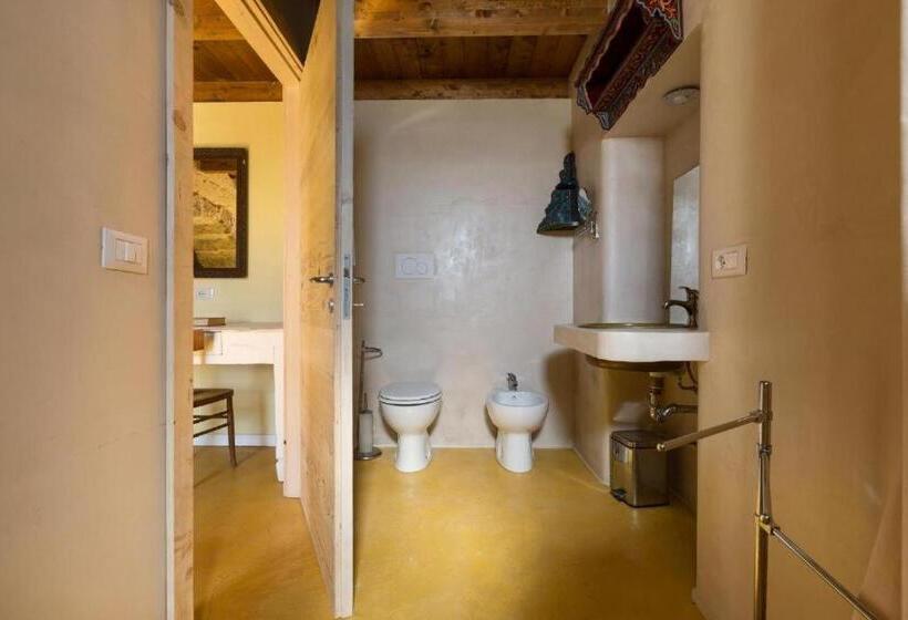 پانسیون Falcon Country Suite