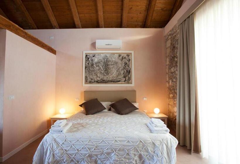 پانسیون Falcon Country Suite