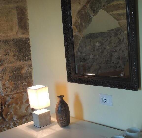 پانسیون Falcon Country Suite