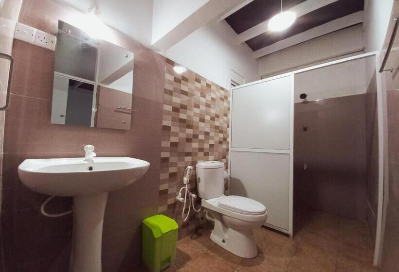 پانسیون Glance Beach Ahangama