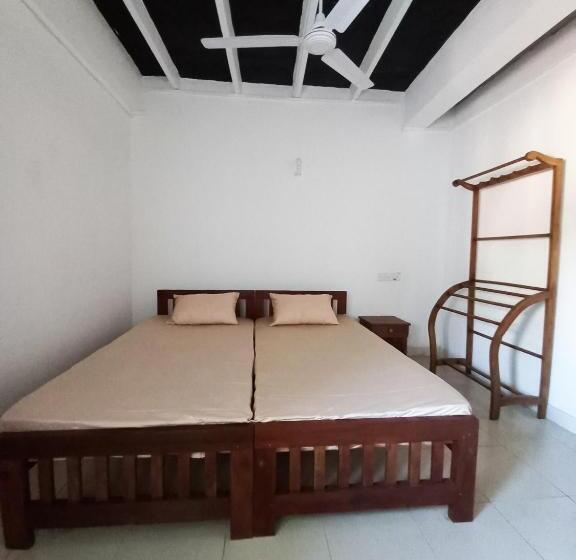 پانسیون Glance Beach Ahangama