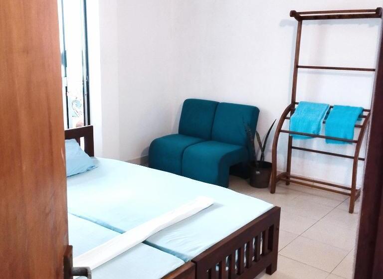 پانسیون Glance Beach Ahangama