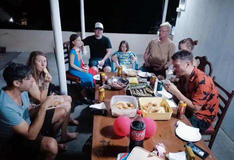 پانسیون Glance Beach Ahangama