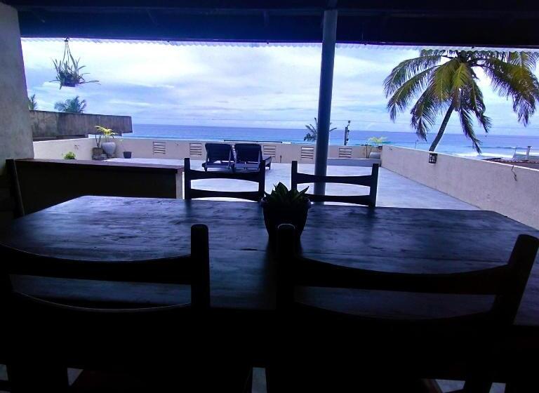 پانسیون Glance Beach Ahangama