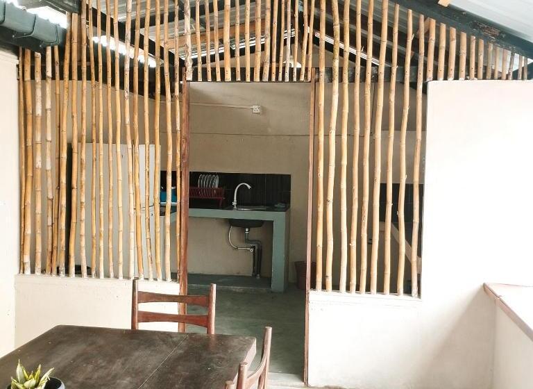 پانسیون Glance Beach Ahangama