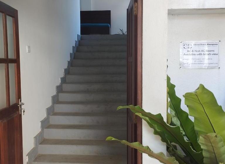 پانسیون Glance Beach Ahangama