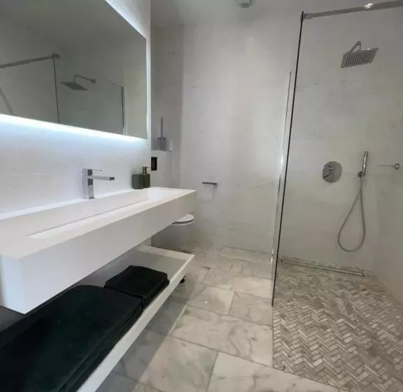 Majatalo Les Trois Cyprès