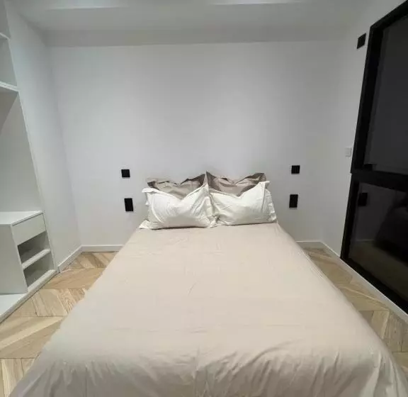 Majatalo Les Trois Cyprès