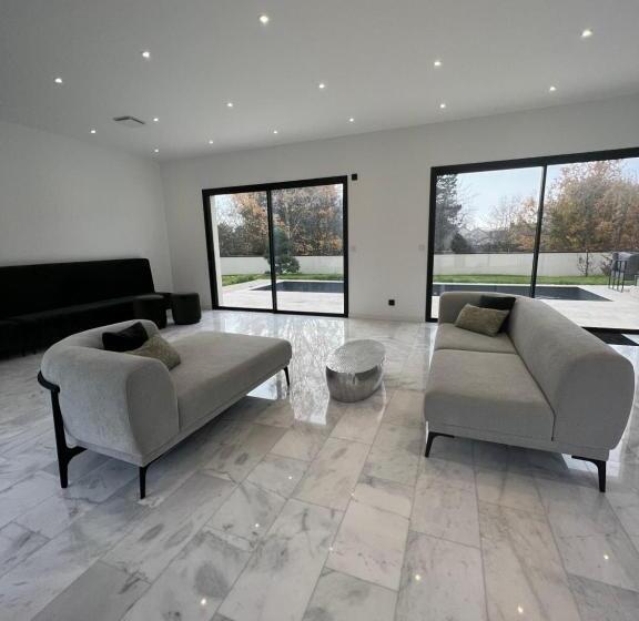 پانسیون Les Trois Cyprès