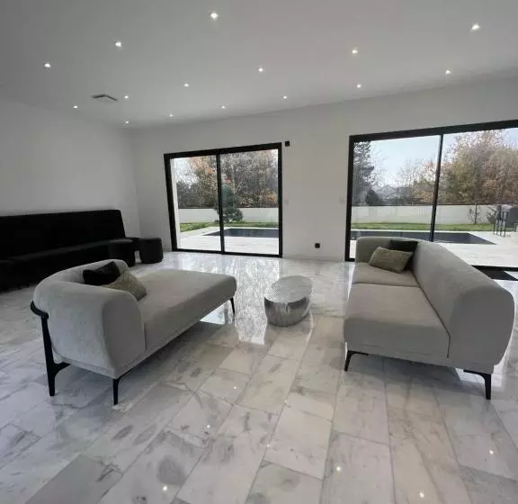 Majatalo Les Trois Cyprès