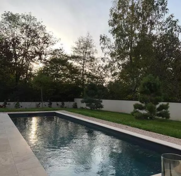 Majatalo Les Trois Cyprès