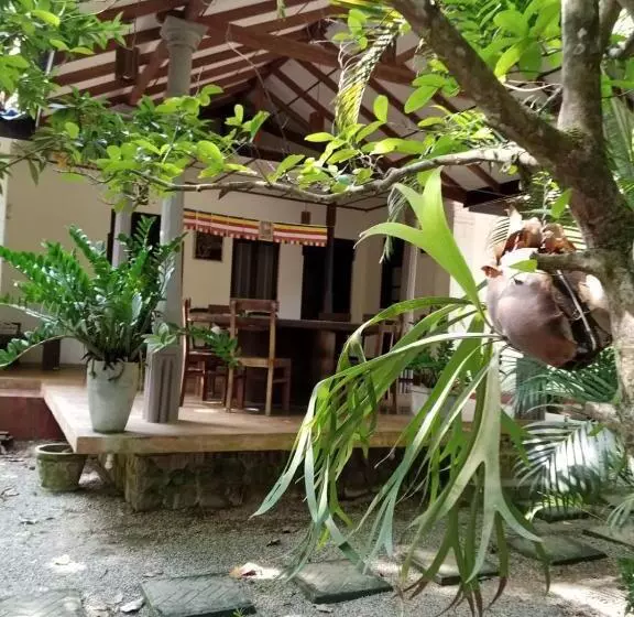 پانسیون Rock House