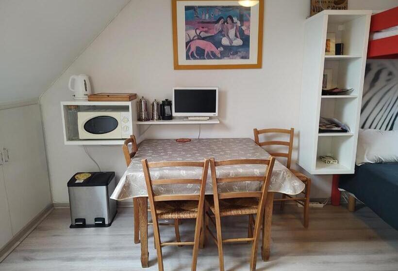 پانسیون Studio Au 2e étage De Notre Maison De Ville