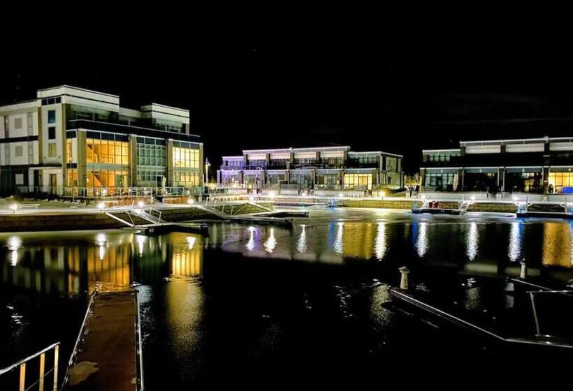 Resort Otel King & Queen Bed, Pool, Firepit, Fully Stocked