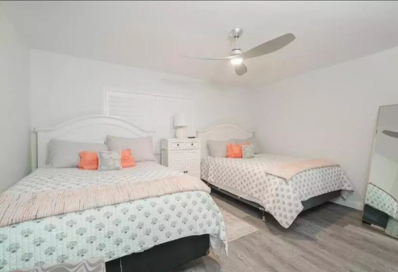 Beach Front Relaxing Get Away On Beautiful Destin Emerald Coast