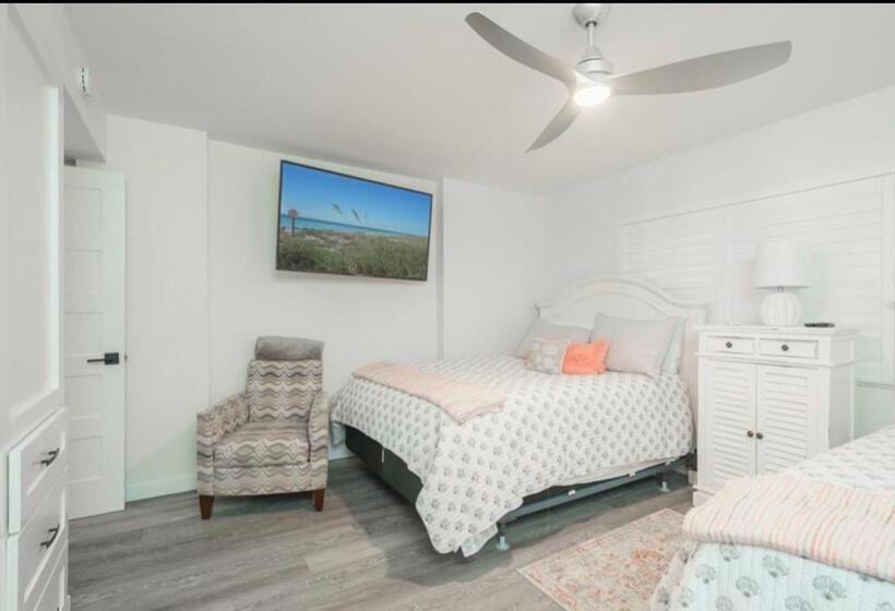 Beach Front Relaxing Get Away On Beautiful Destin Emerald Coast