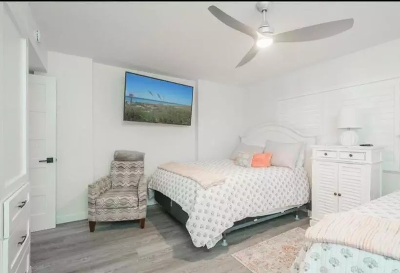 Beach Front Relaxing Get Away On Beautiful Destin Emerald Coast