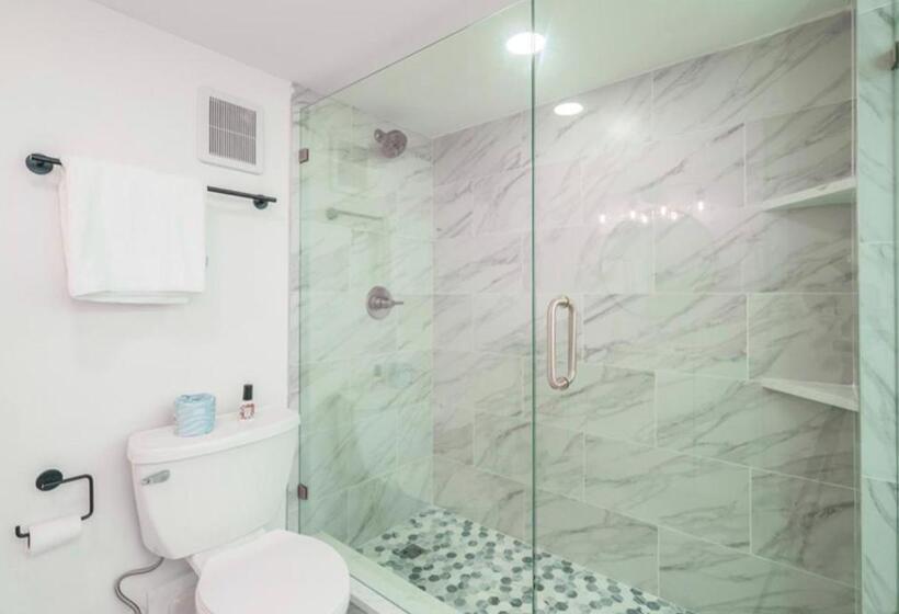 Beach Front Relaxing Get Away On Beautiful Destin Emerald Coast