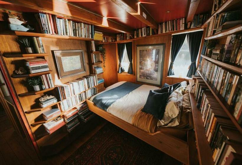 Bed and Breakfast Floating Hotel Innchanter