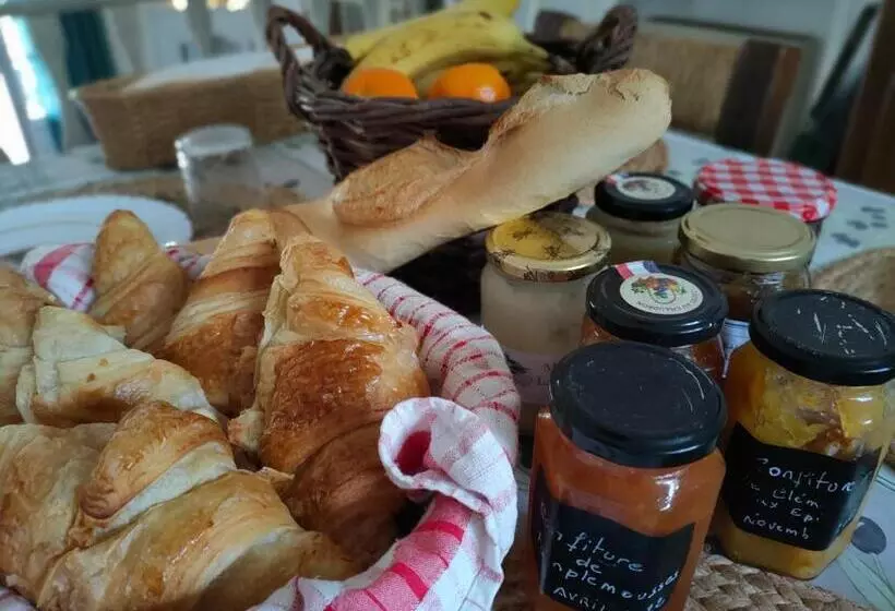 Aamiaismajoitus (B&B) Villa Les Chariotins