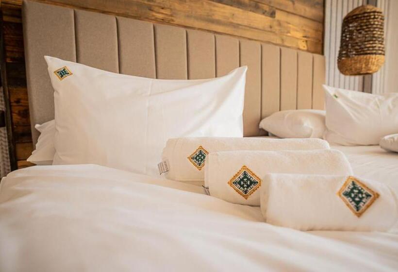 هتل Hanul Bucovinei