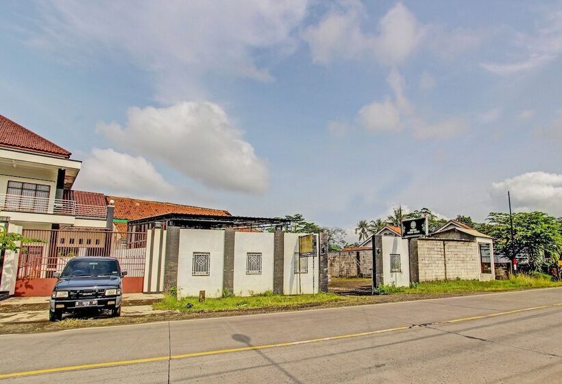 Spot On 92009 Hotel Indah Arum