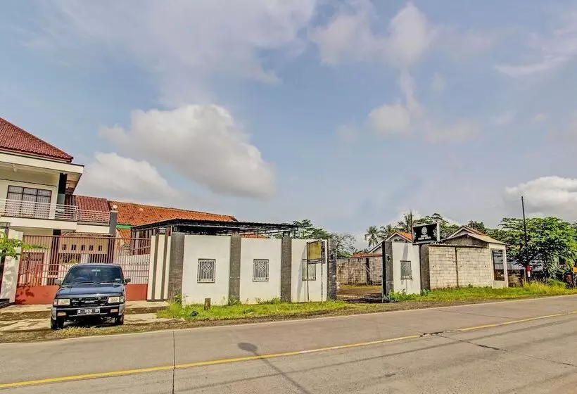 Spot On 92009 Hotel Indah Arum